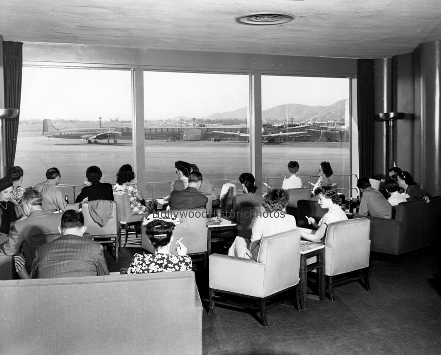 Burbank Airport Cocktail Lounge 1950 WM.jpg